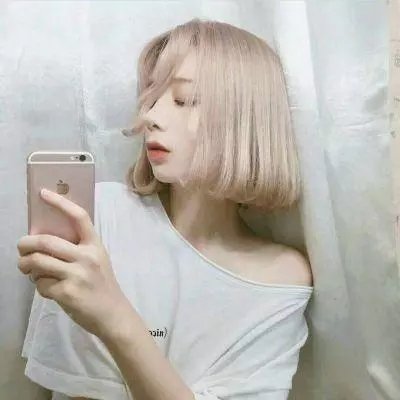 赤裸并存在著